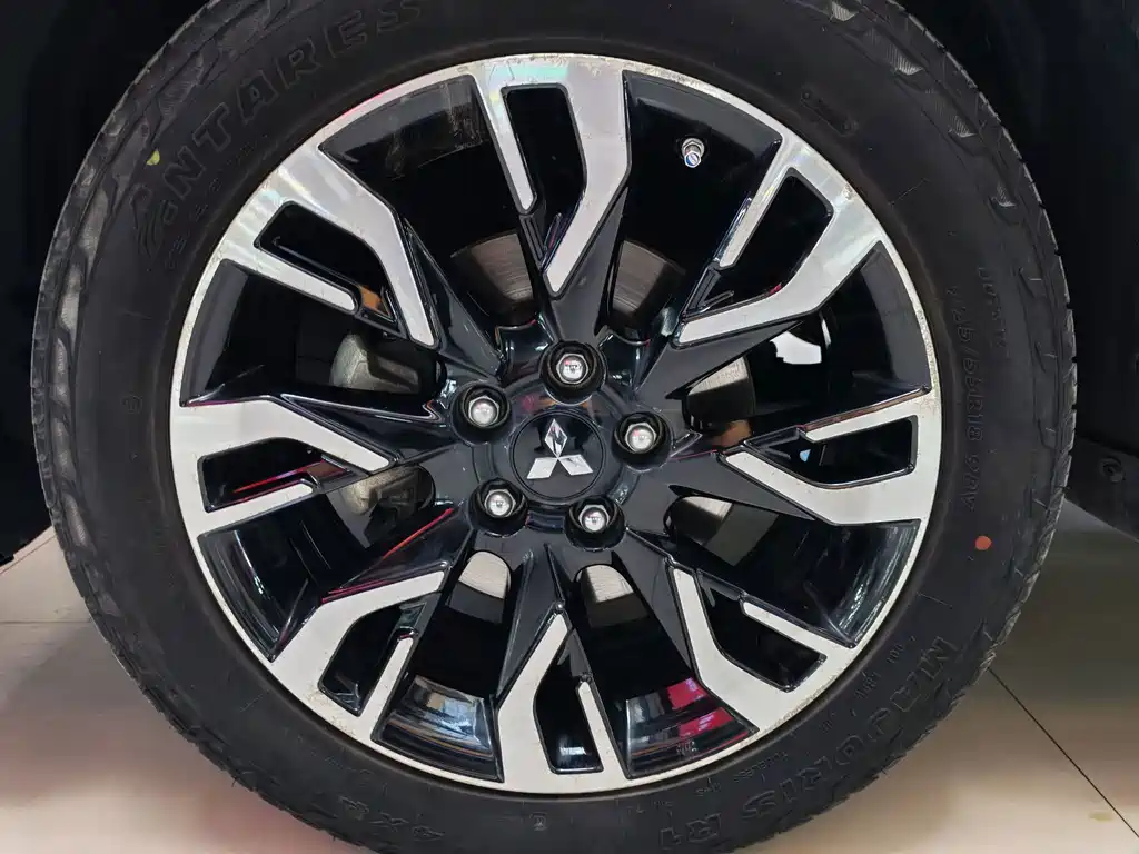 Mitsubishi Outlander — миниатюра 8