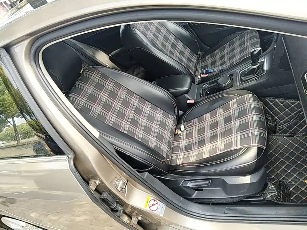 Volkswagen Golf — миниатюра 25