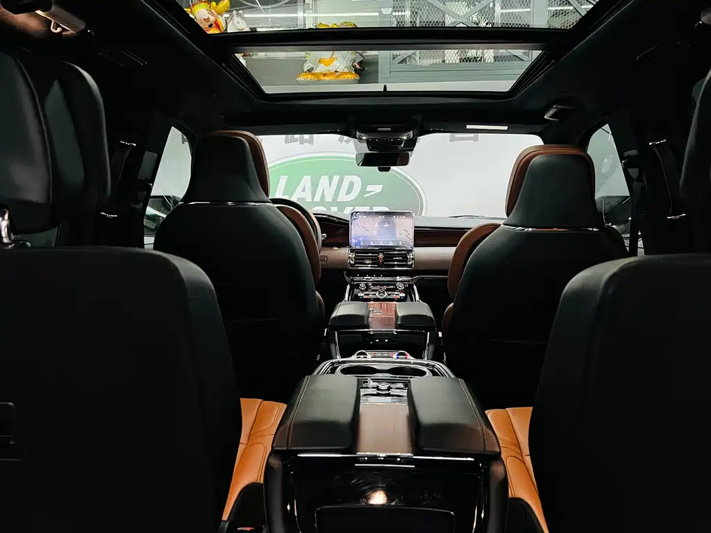 Lincoln Navigator — миниатюра 17