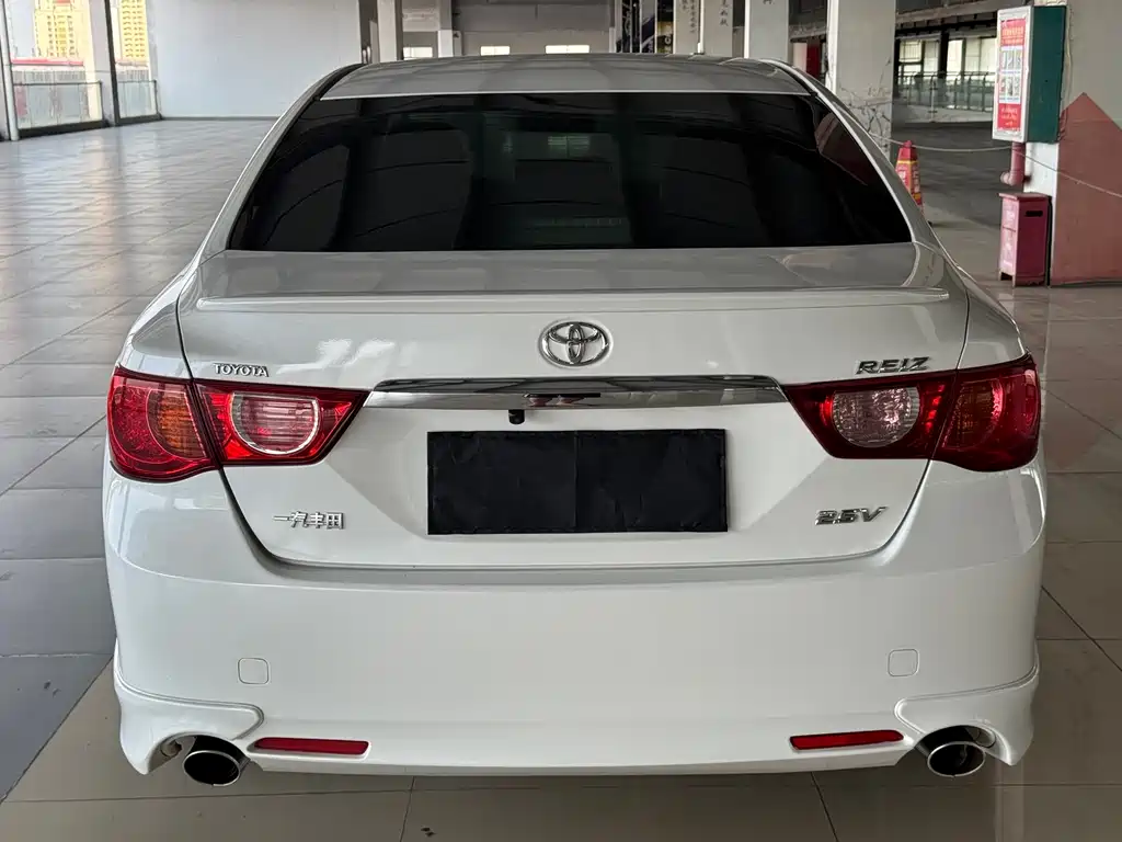 Toyota Reiz — миниатюра 5