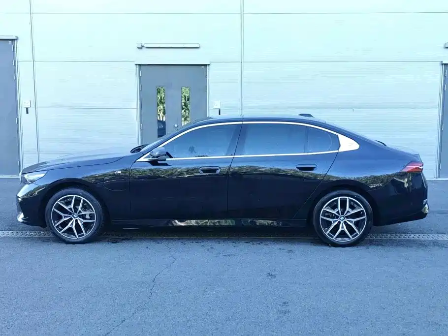 BMW i5 — миниатюра 2