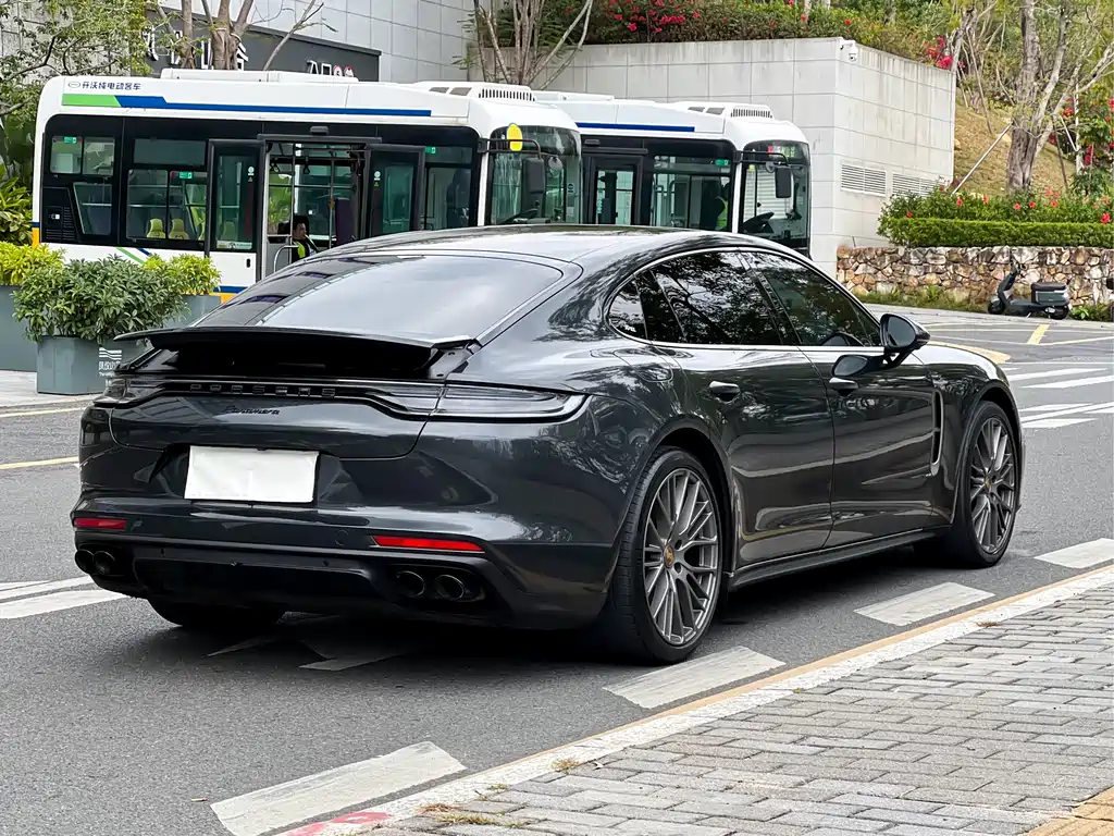 PORSCHE PANAMERA