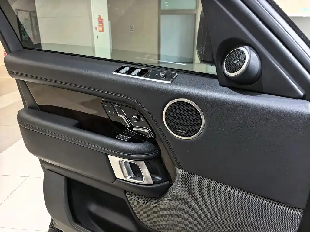 Land Rover Range Rover — миниатюра 17