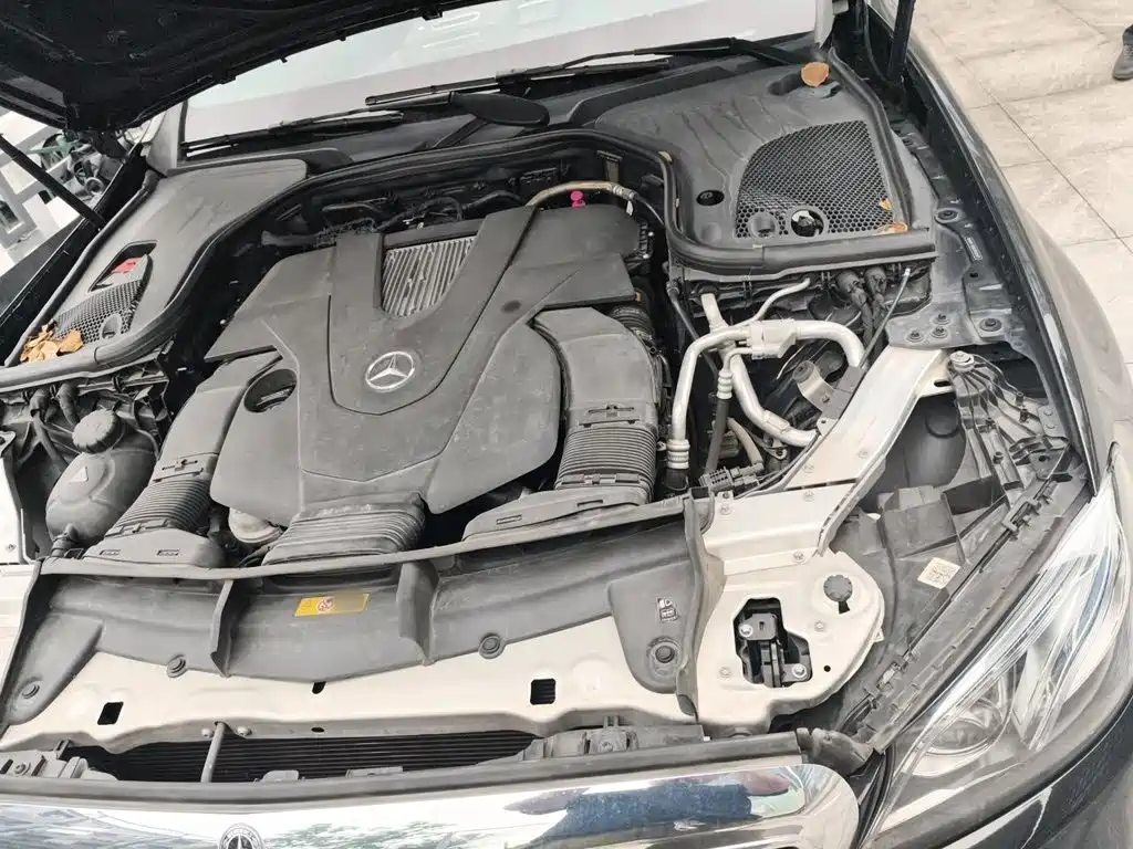 Mercedes-Benz E-Class — миниатюра 23
