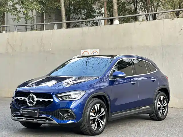 MERCEDES-BENZ GLA