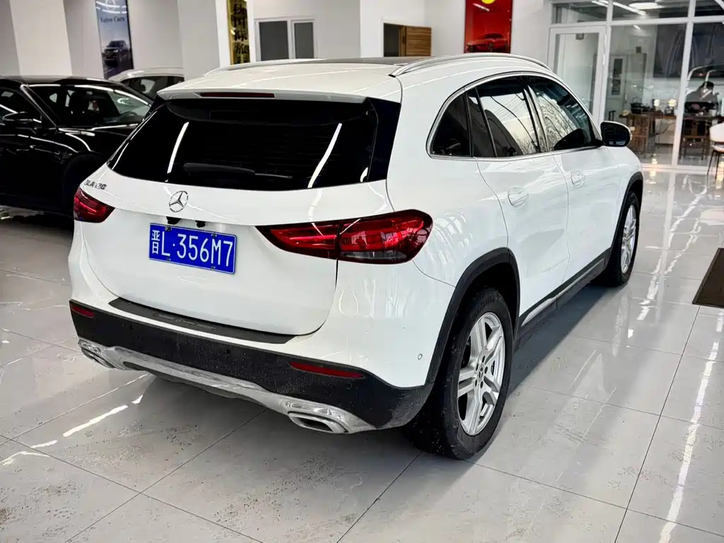MERCEDES-BENZ GLA