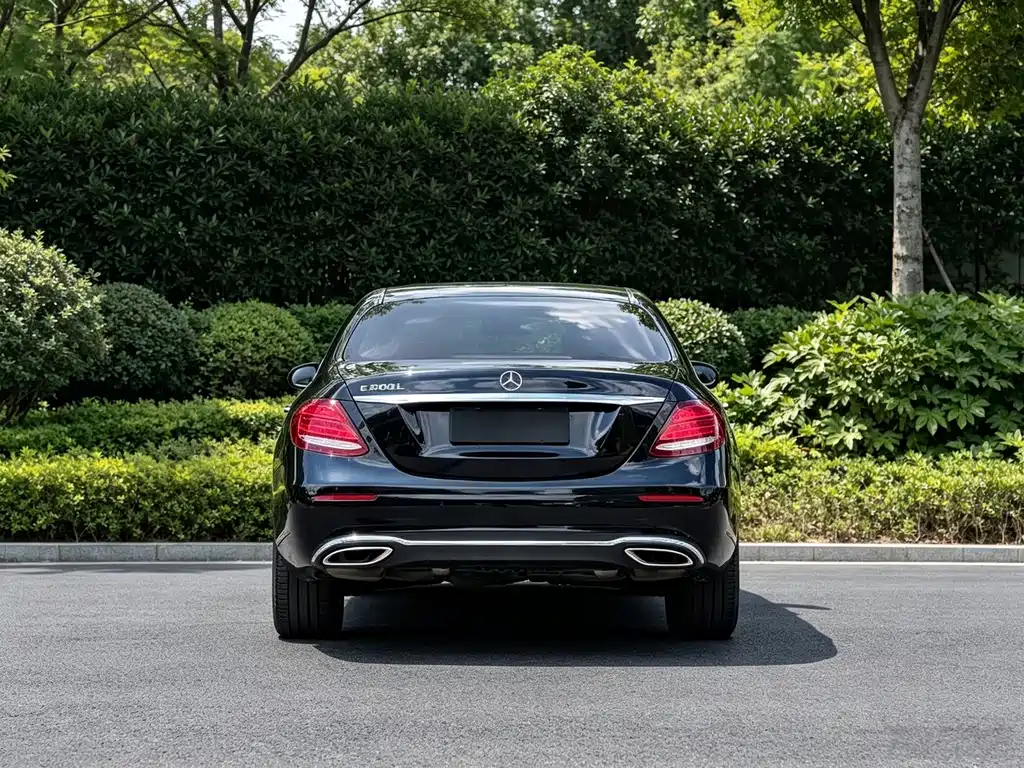 Mercedes-Benz E-Class — миниатюра 17