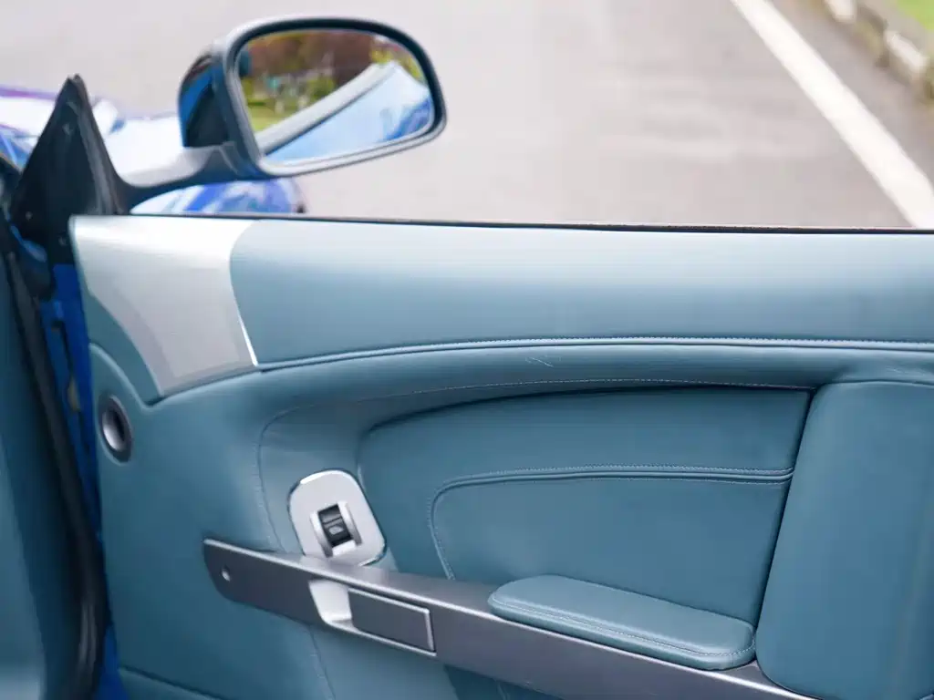 Aston Martin Virage — миниатюра 14