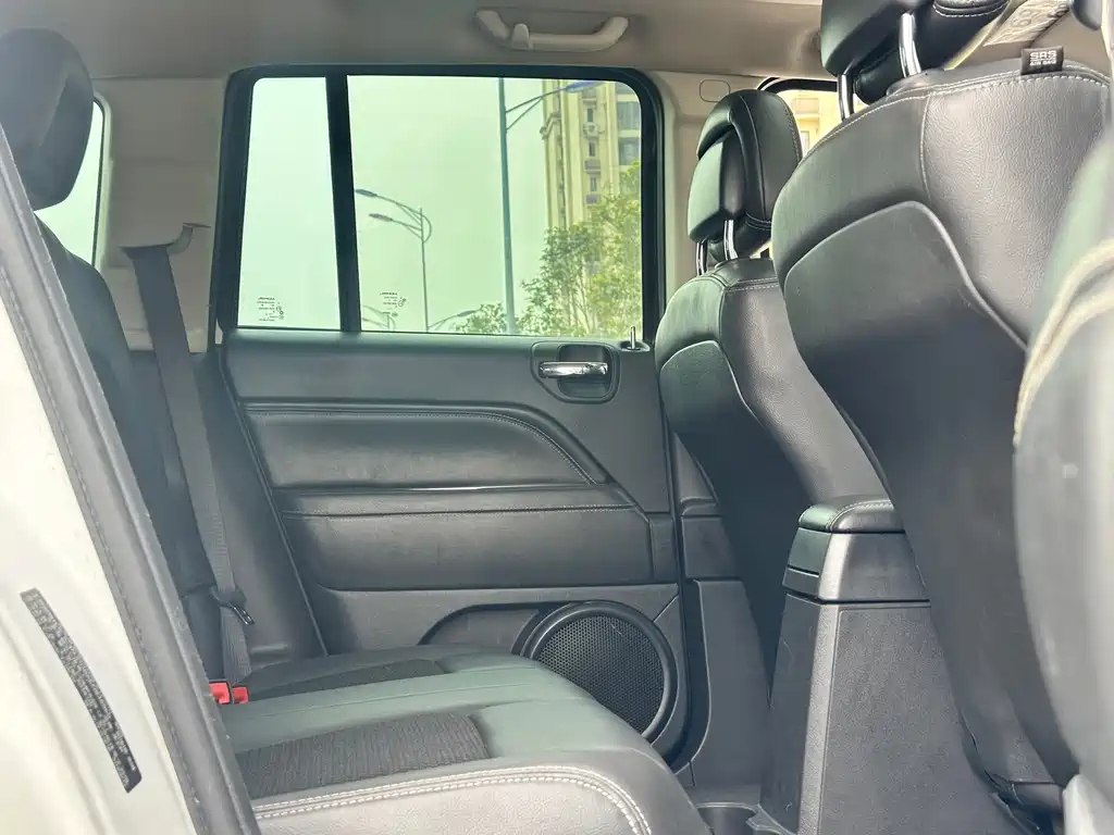 Jeep Compass (Import) — миниатюра 27