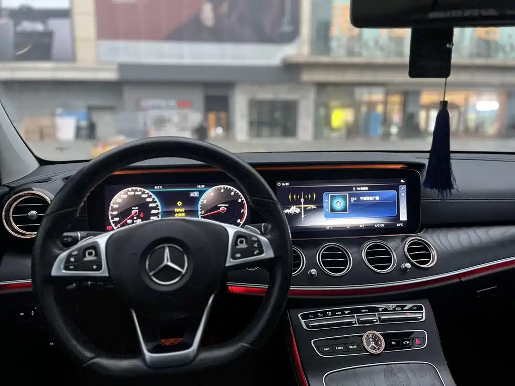 Mercedes-Benz E-Class — миниатюра 5