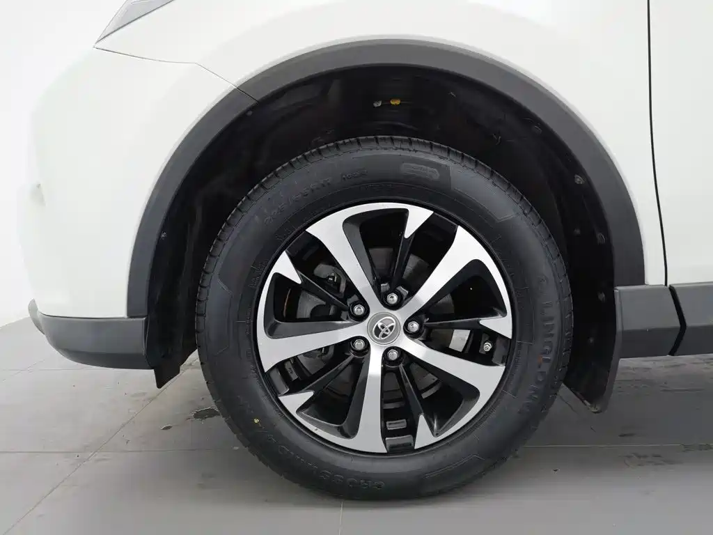 Toyota RAV4 — миниатюра 17