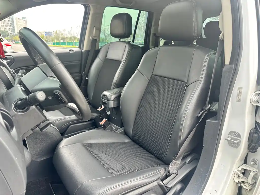 Jeep Compass (Import) — миниатюра 20