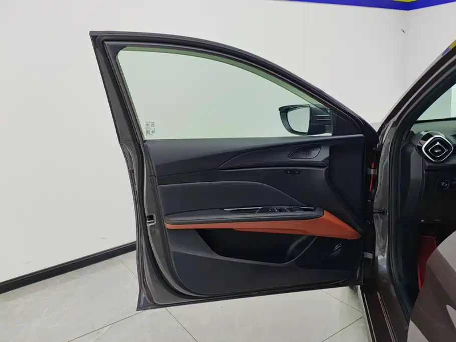 MG MG5 — миниатюра 7