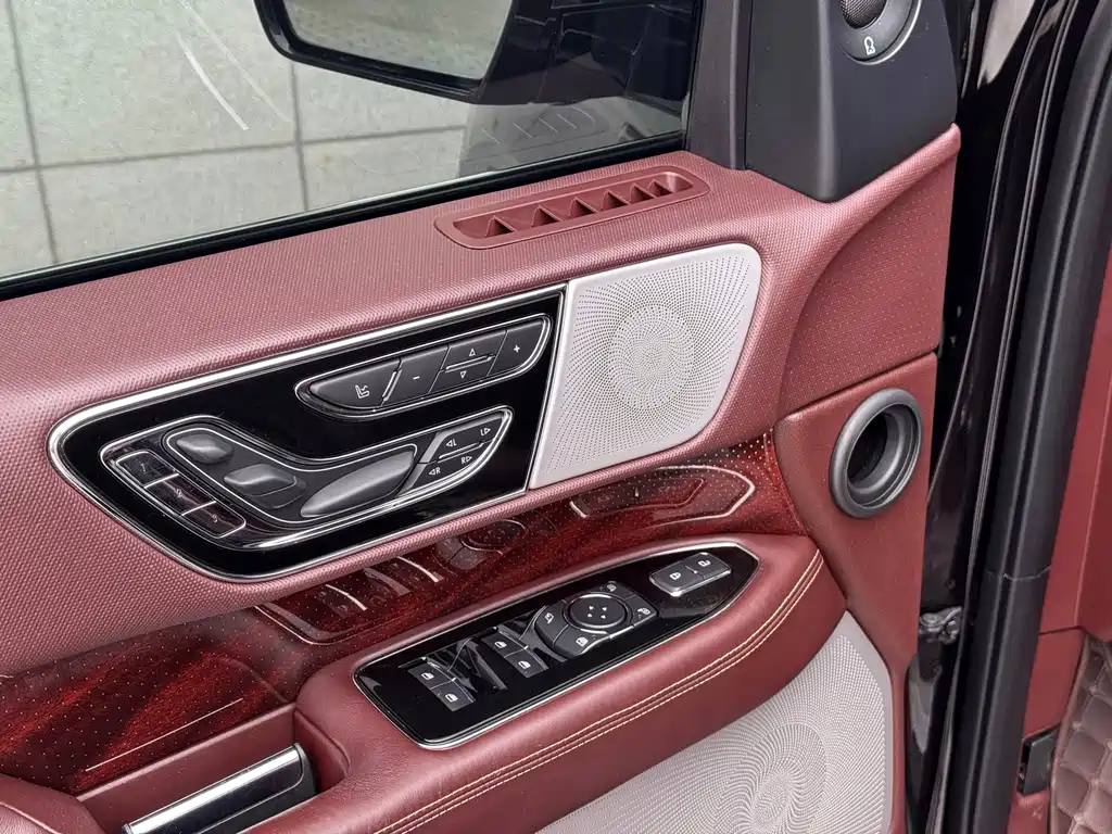 Lincoln Navigator — миниатюра 8