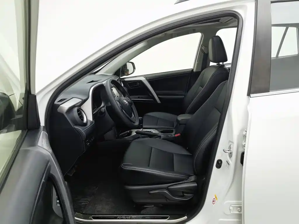 Toyota RAV4 — миниатюра 10
