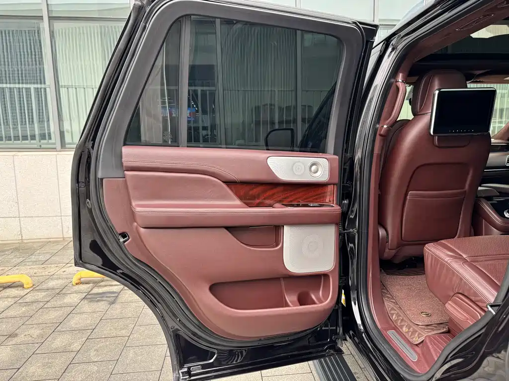 Lincoln Navigator — миниатюра 14