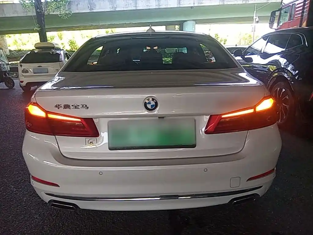 BMW 5 Series New Energy — миниатюра 6