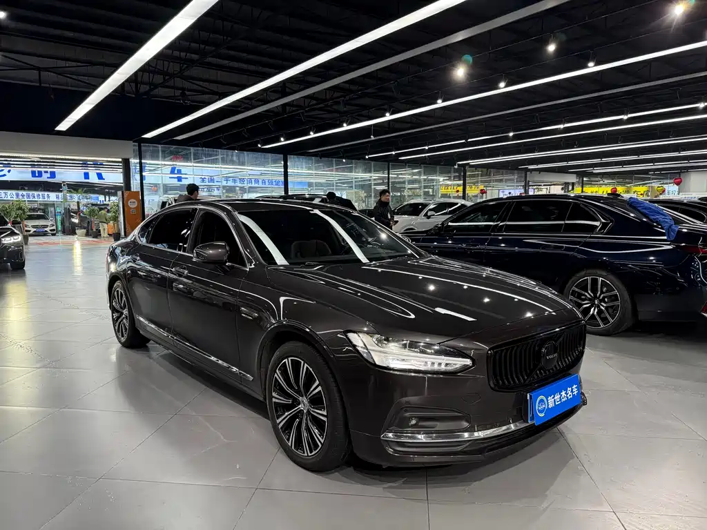 VOLVO S90