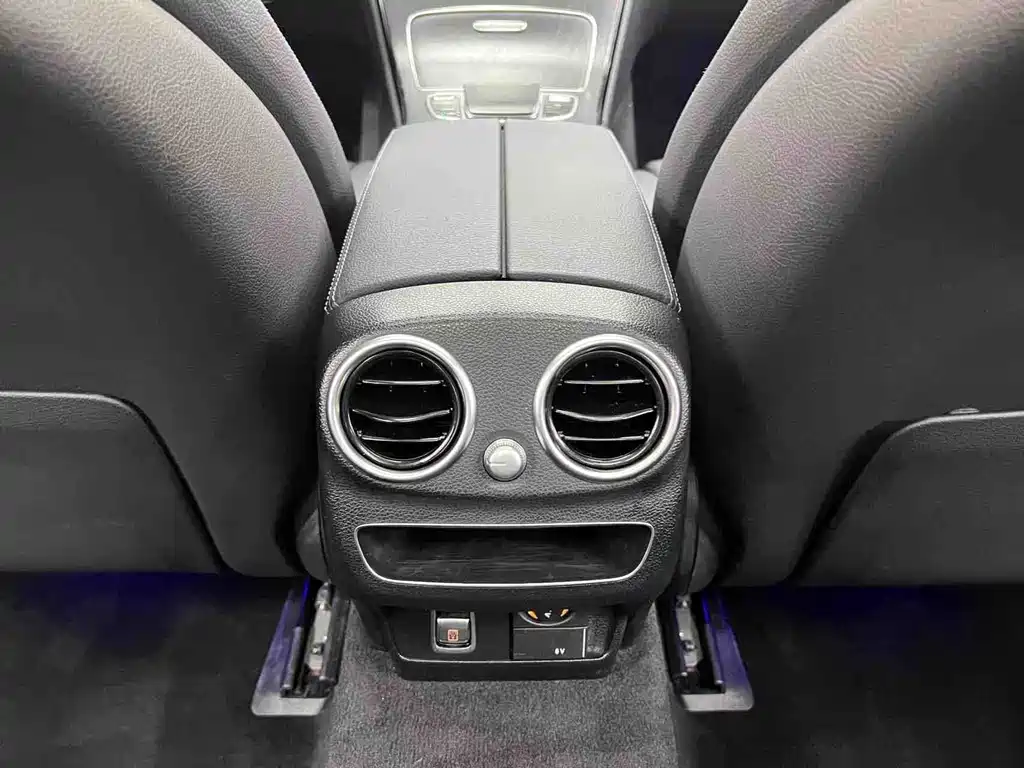 Mercedes-Benz C-Class — миниатюра 13