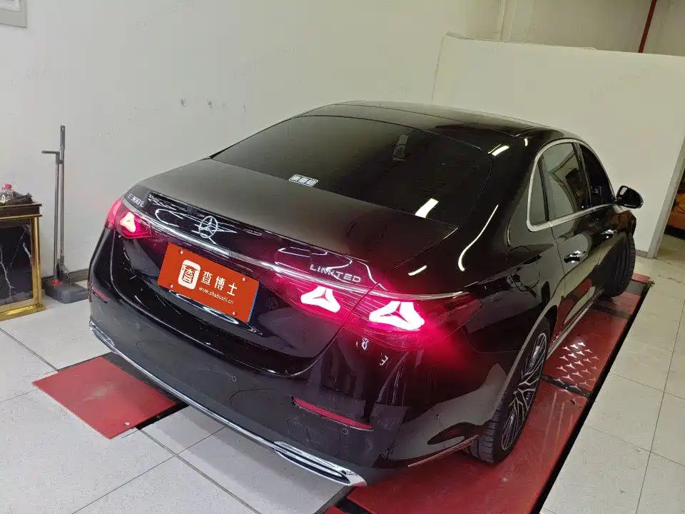 Mercedes-Benz E-Class — миниатюра 2