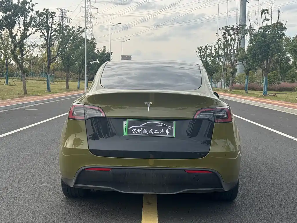 TESLA MODEL Y