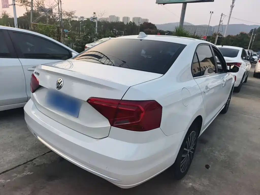 Volkswagen Jetta — миниатюра 7