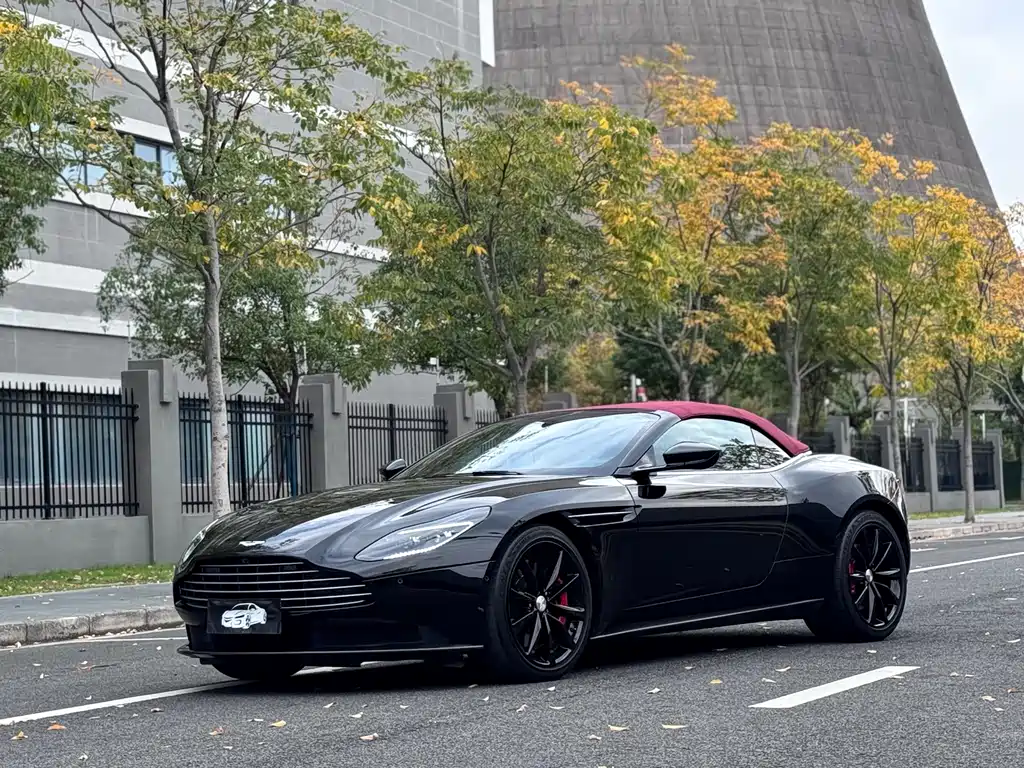 ASTON MARTIN DB11
