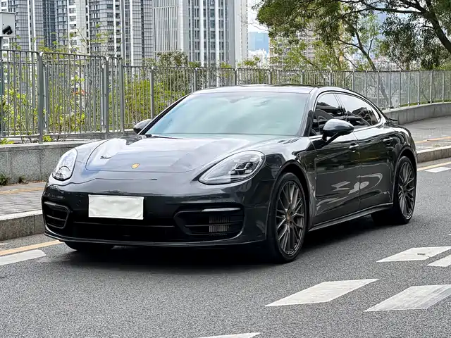 PORSCHE PANAMERA 2023