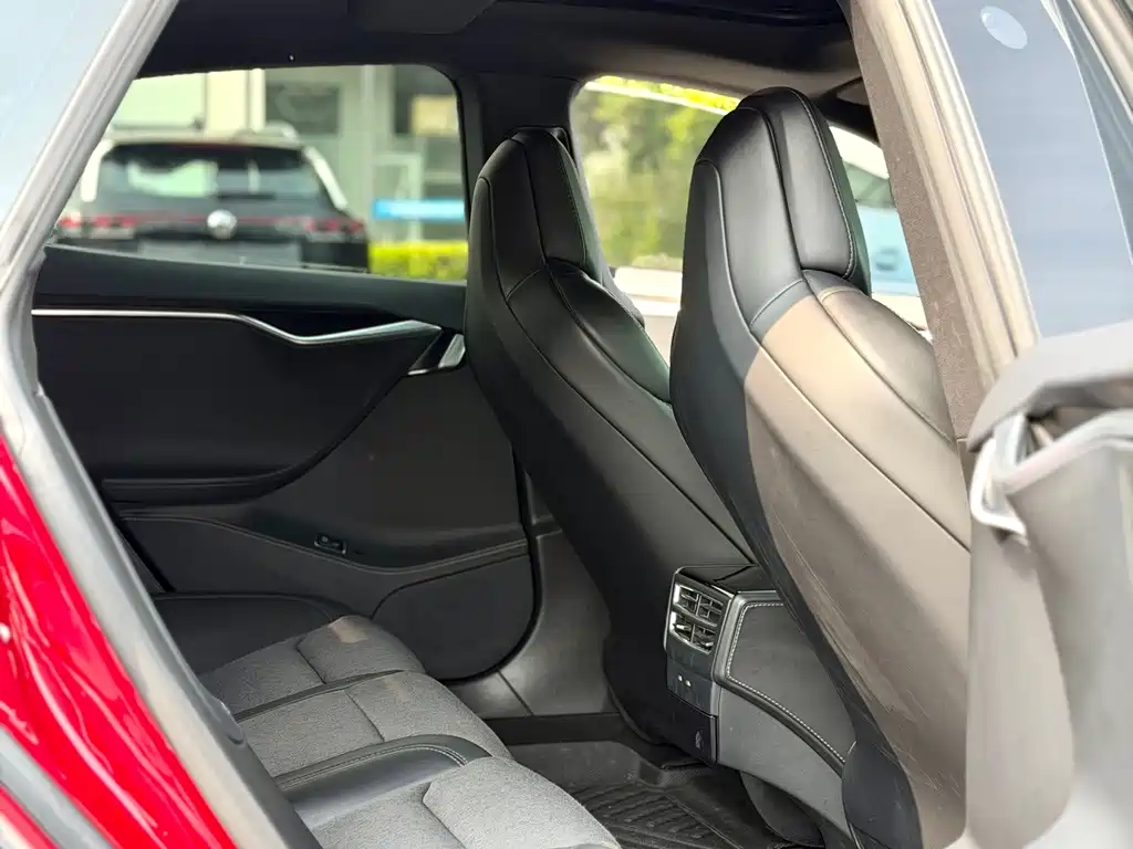 Tesla Model S — миниатюра 4