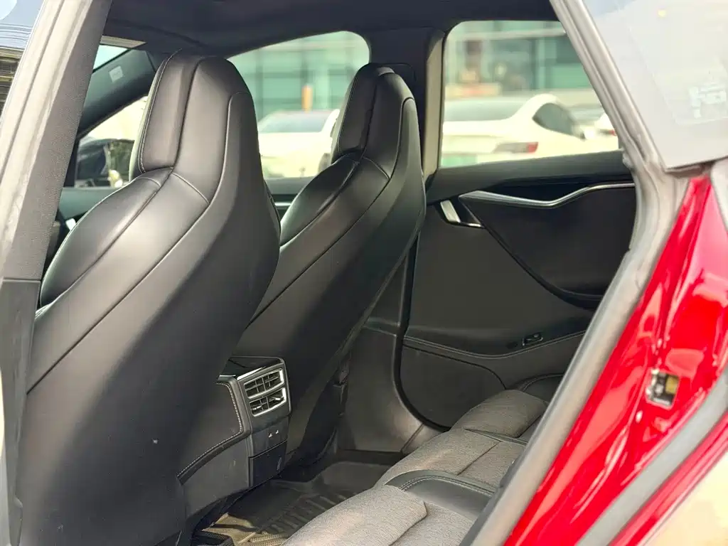 Tesla Model S — миниатюра 8