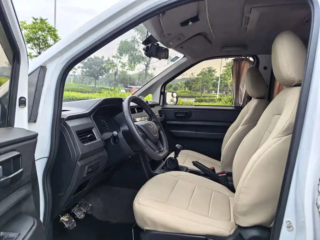 Wuling Hongguang Plus PLUS 2020 1.5L MT 5 мест