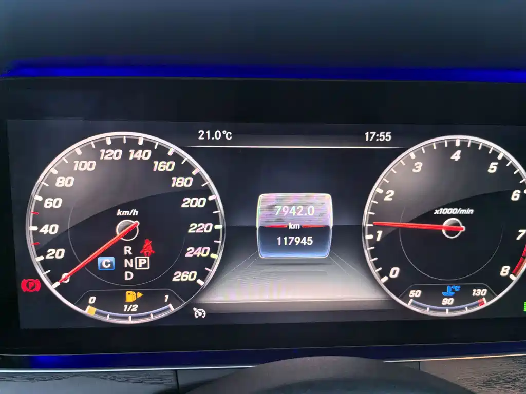 Mercedes-Benz E-Class — миниатюра 12