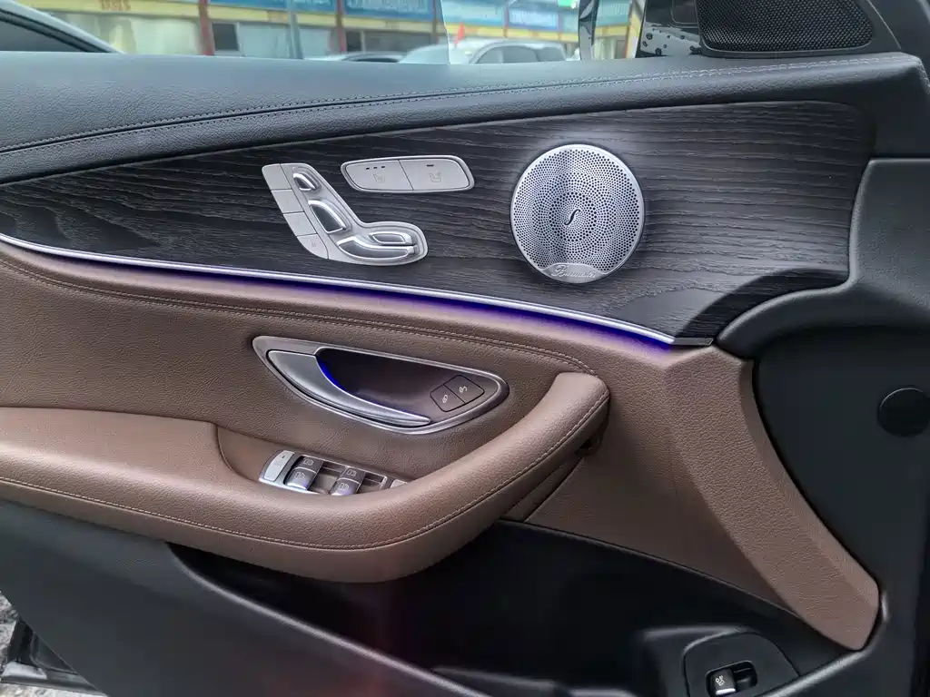 Mercedes-Benz E-Class — миниатюра 10