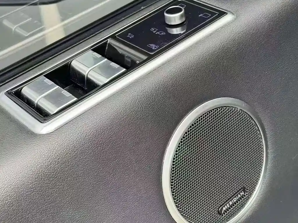 Land Rover Range Rover — миниатюра 7