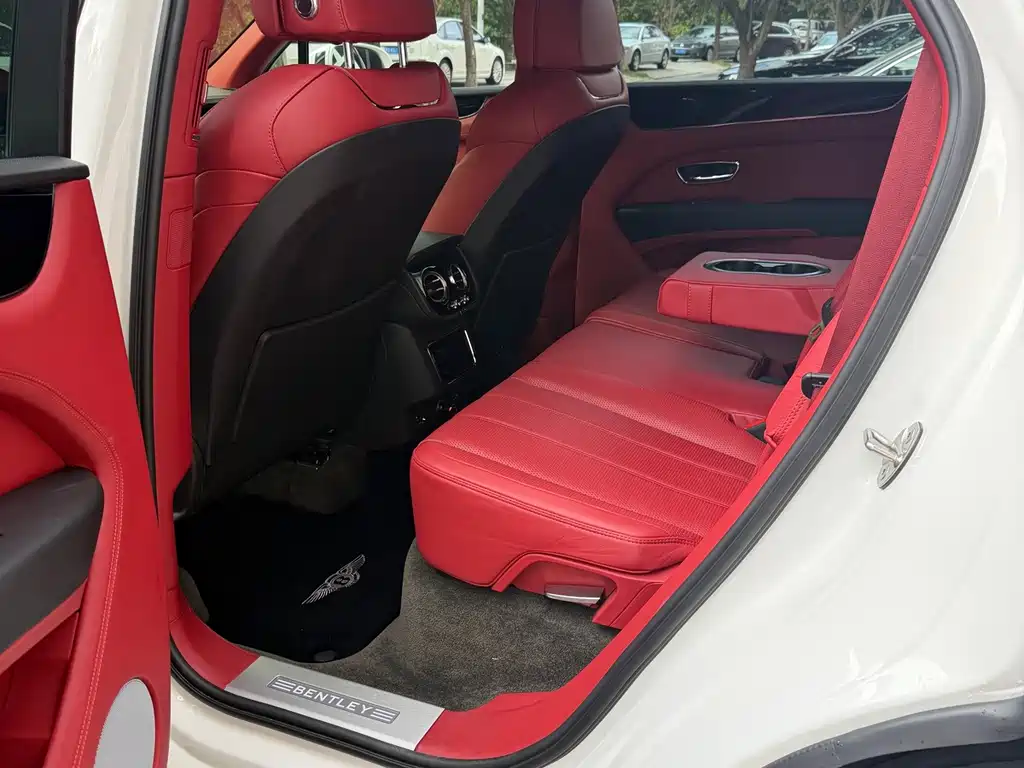 Bentley Bentayga — миниатюра 7