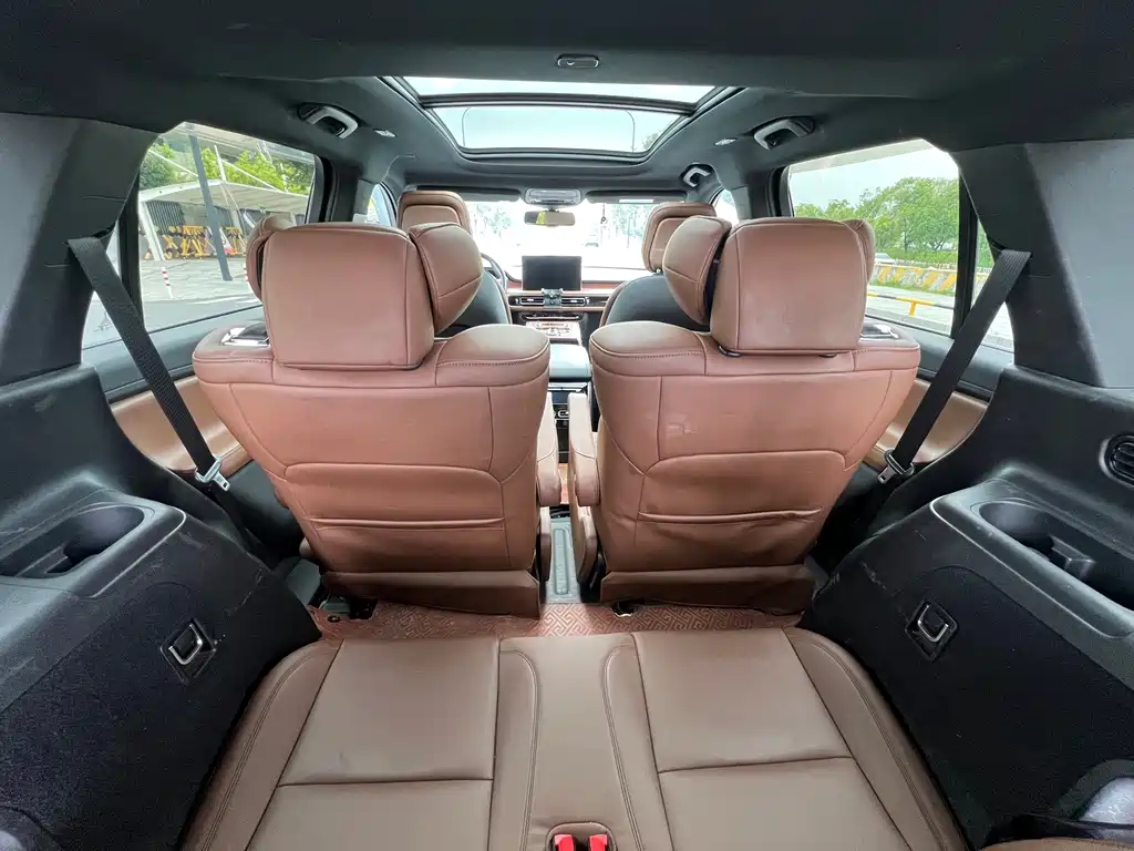 Lincoln Aviator — миниатюра 26