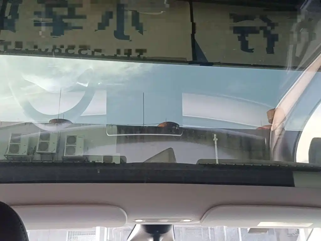 Tesla Model Y — миниатюра 18