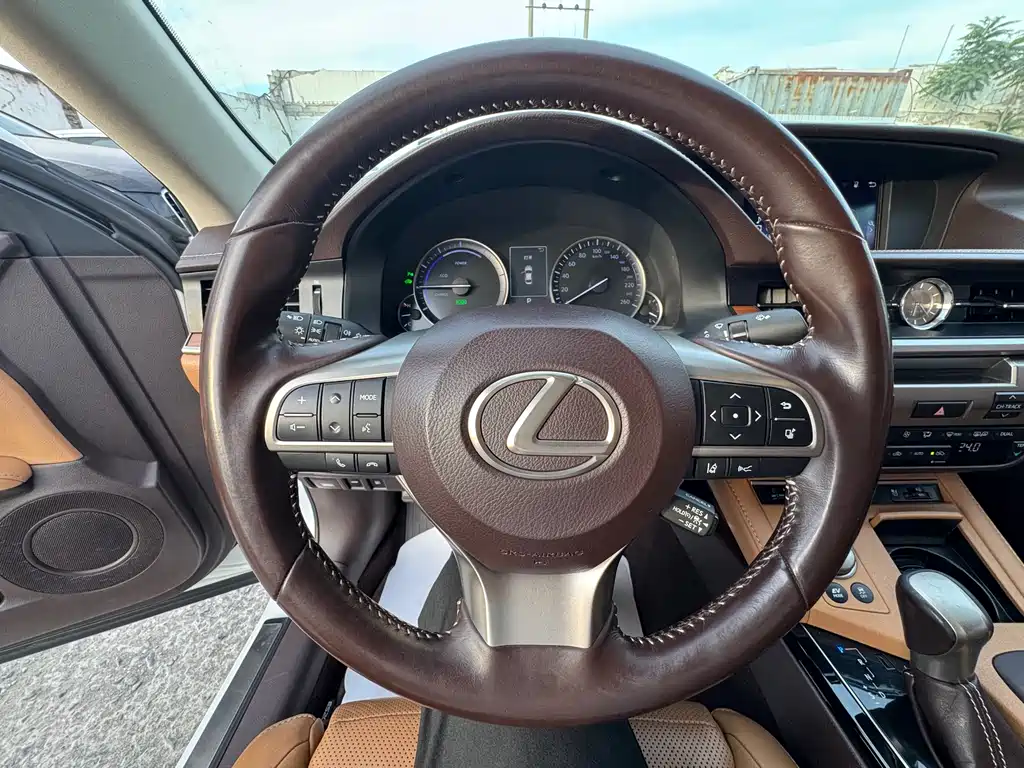 Lexus ES 2015 300h Luxury