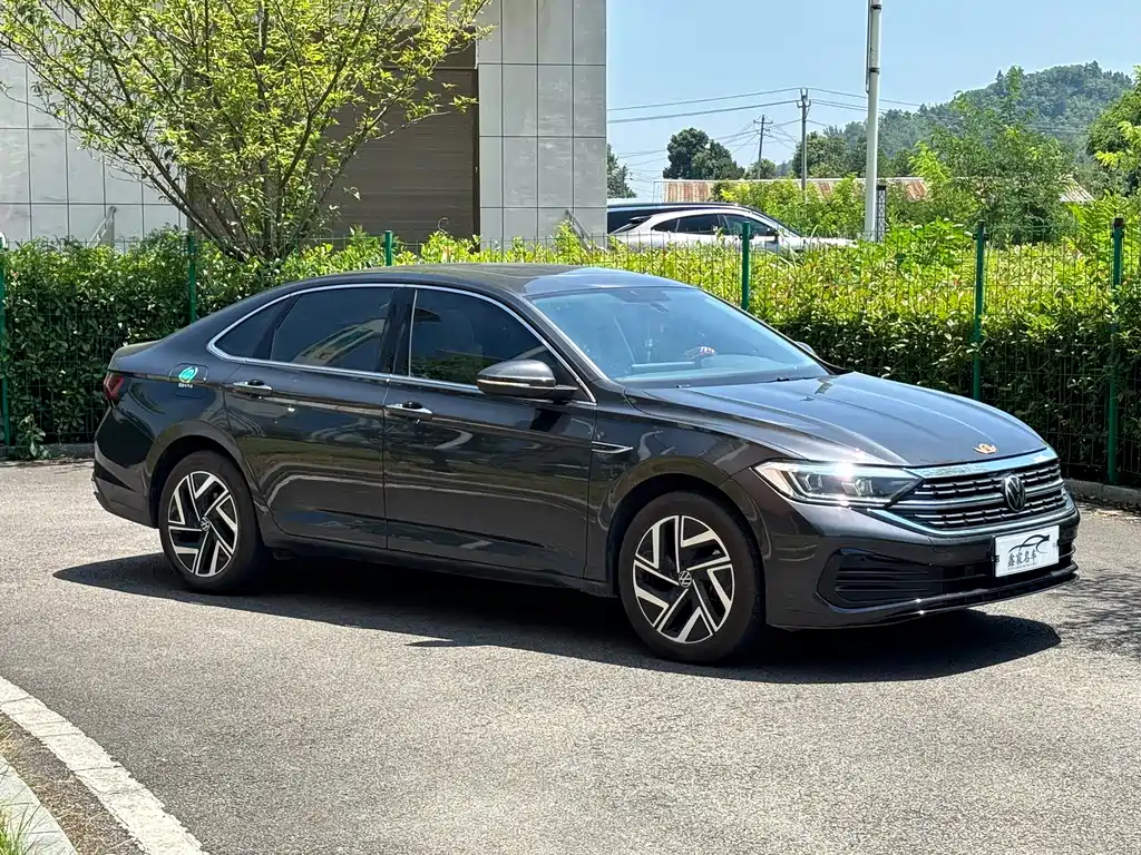 Volkswagen Sagitar 2025 300TSI DSG