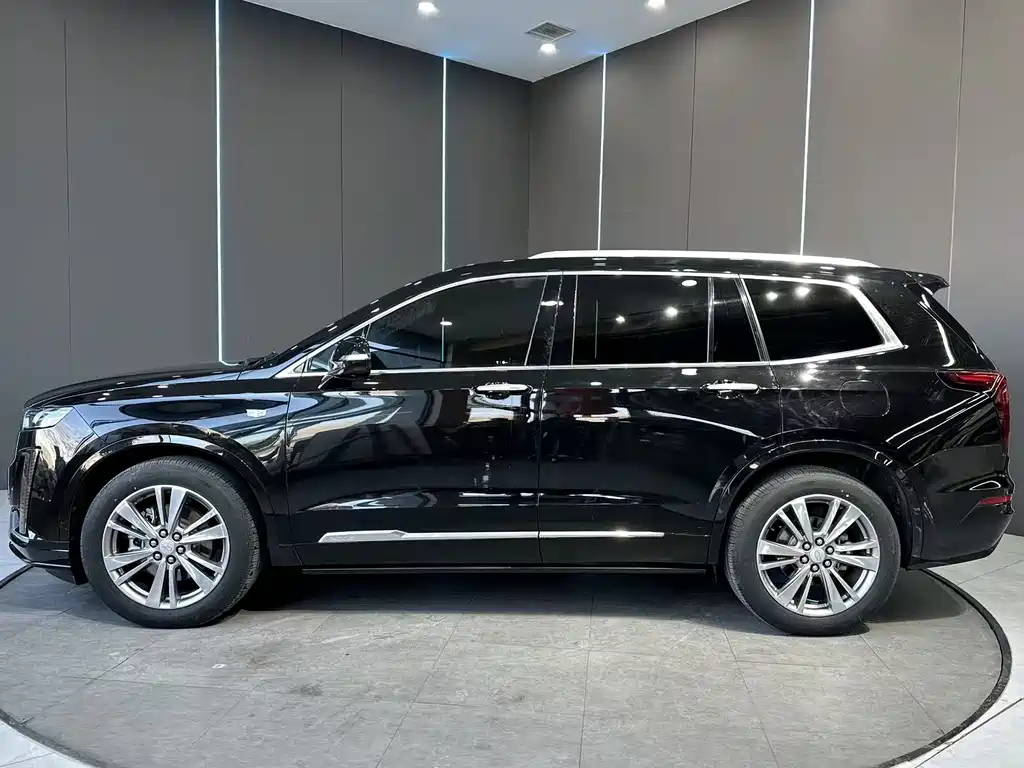 CADILLAC XT6
