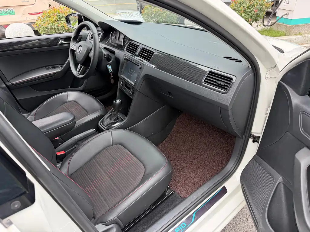 Skoda Rapid Spaceback — миниатюра 16