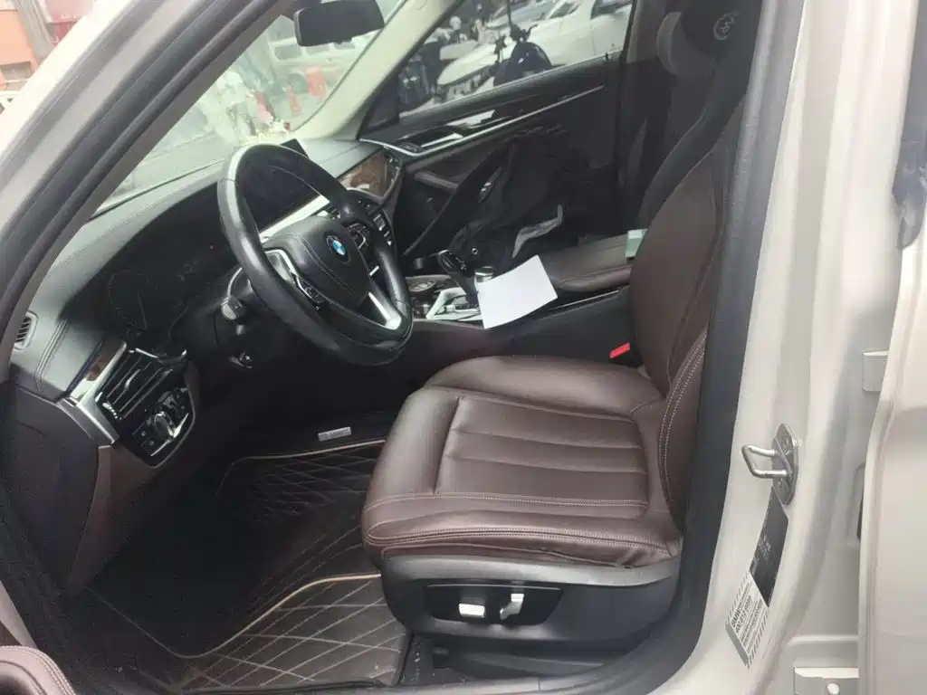 BMW 5 Series — миниатюра 8