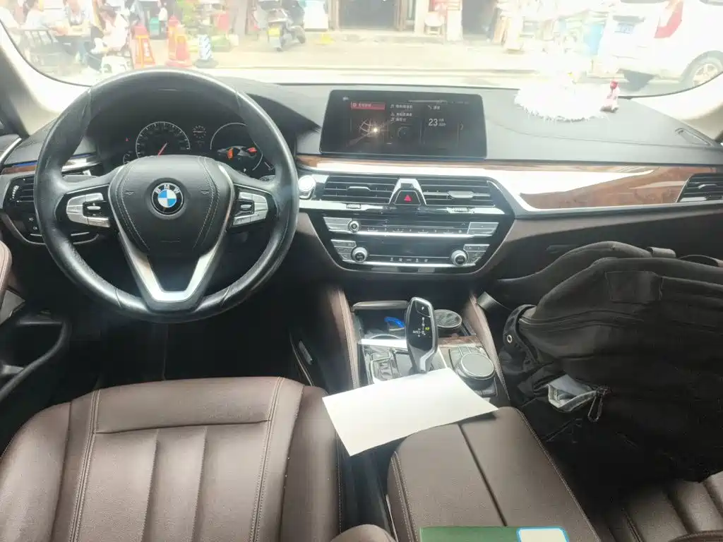 BMW 5 Series — миниатюра 13