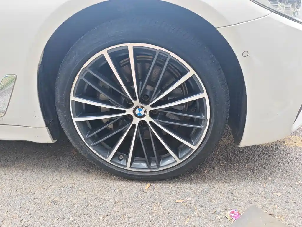 BMW 5 Series — миниатюра 8