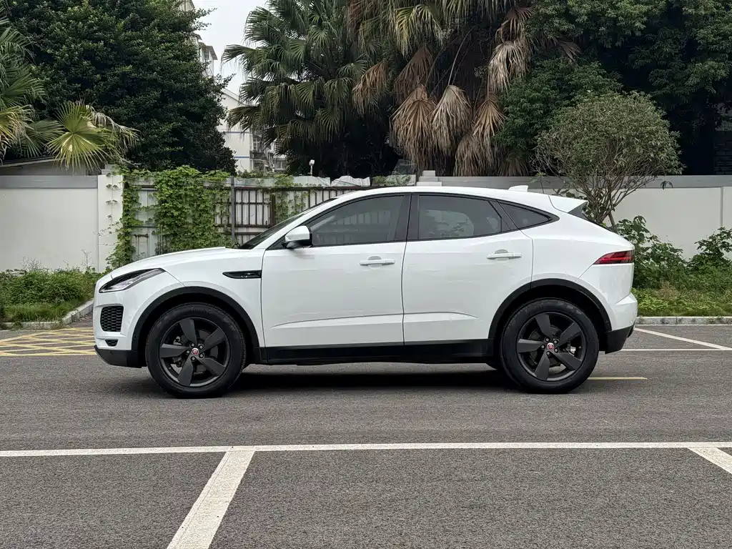 Jaguar E-PACE — миниатюра 3