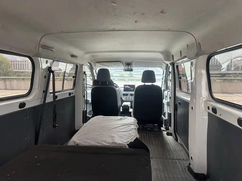 Wuling Yangguang — миниатюра 13