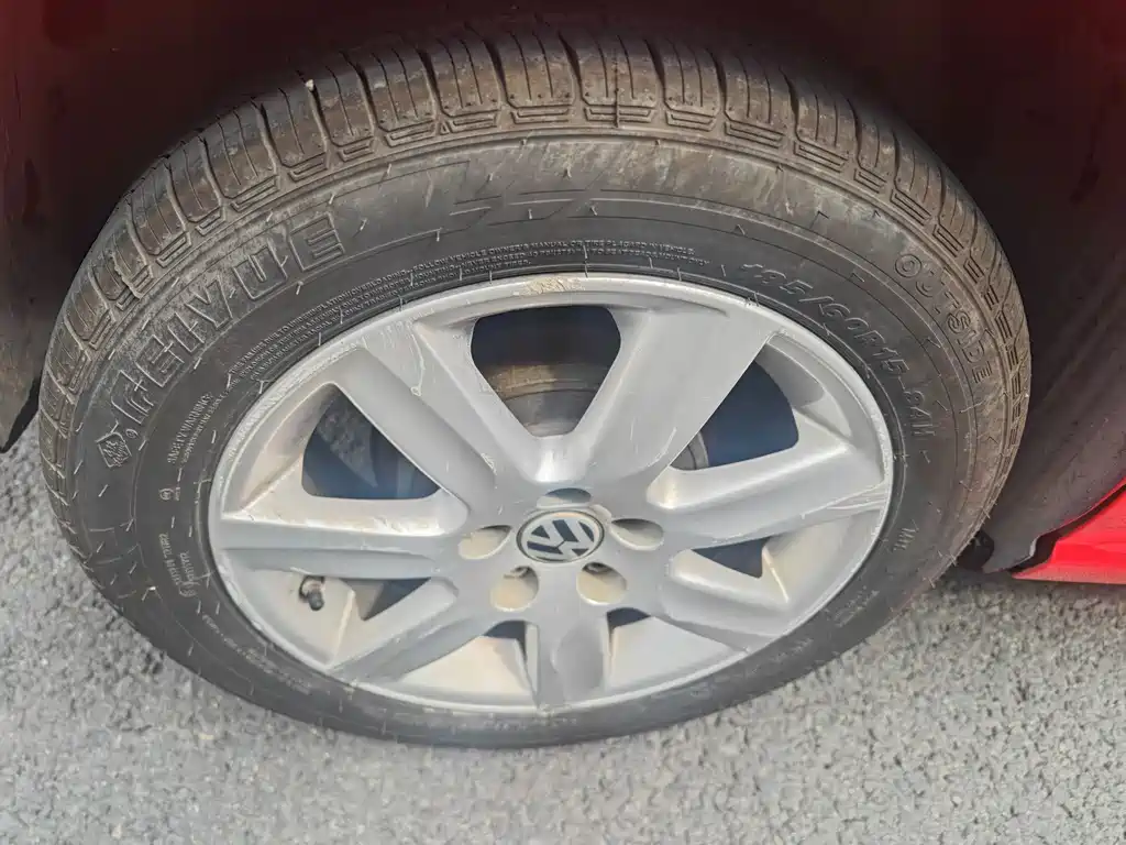 Volkswagen Polo 2011 1.6L AT