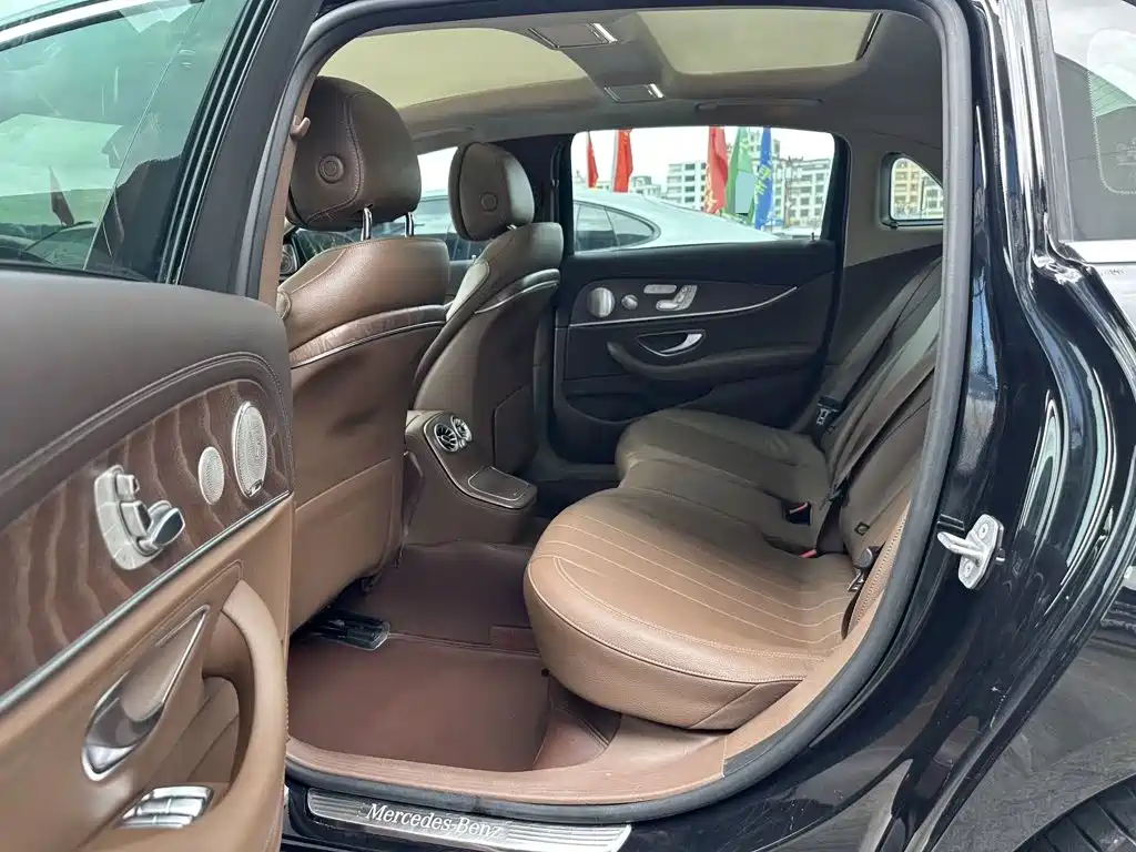 Mercedes-Benz E-Class — миниатюра 8