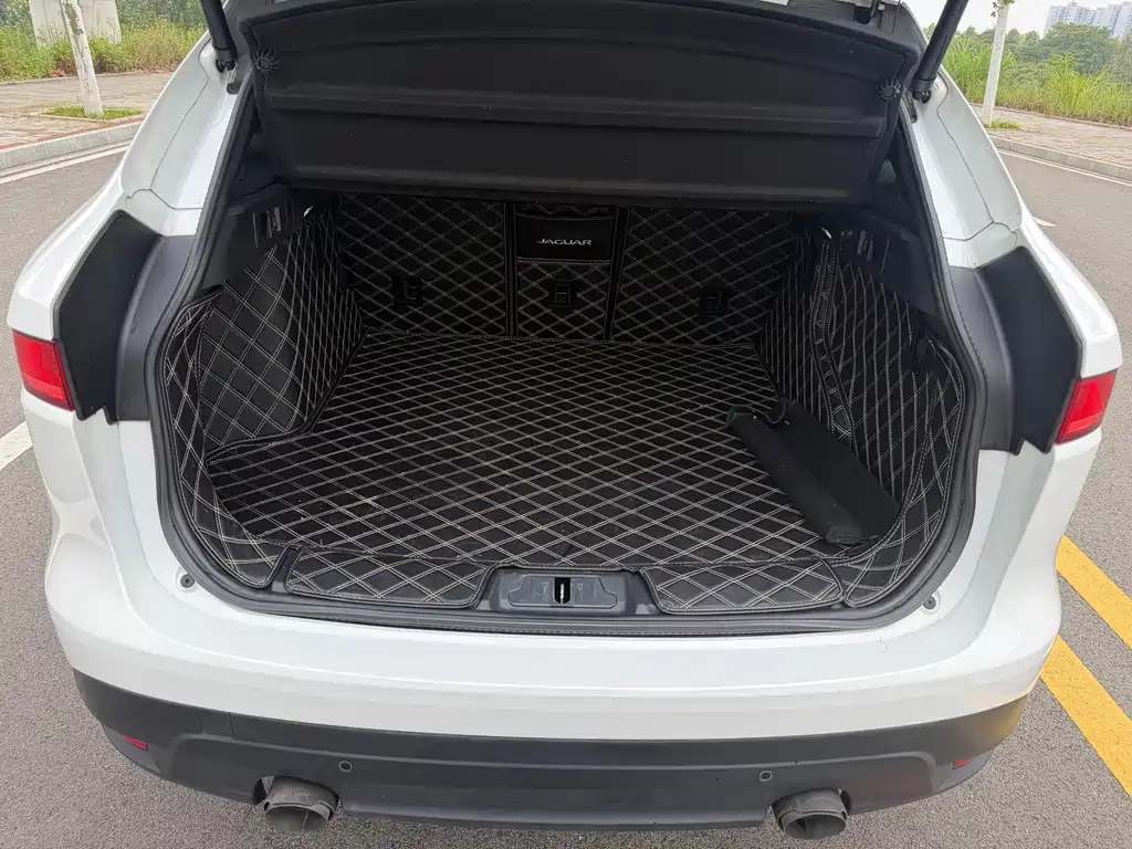 Jaguar F-PACE — миниатюра 10