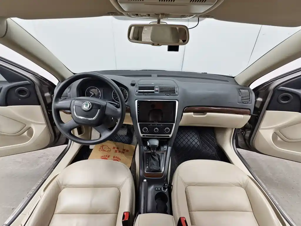 Skoda Octavia 2010 1.6L AT
